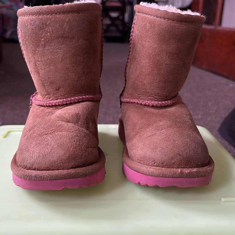 Toddler Uggs size 7